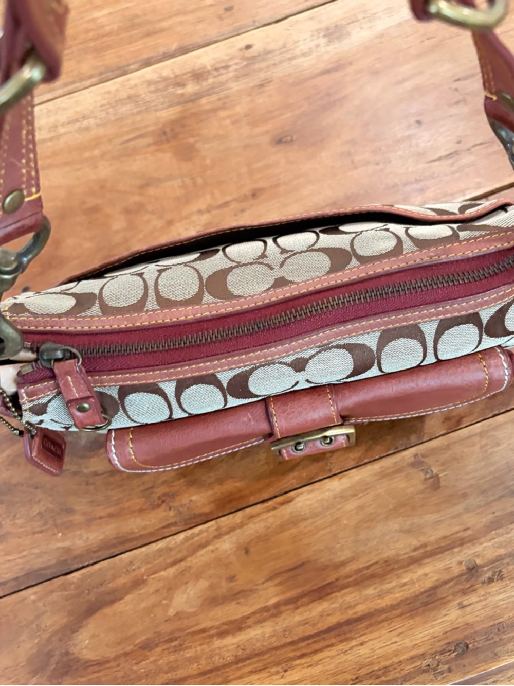 Coach Y2K Special Edition Signature Shoulder Bag Berry Suede & Red Leather - Picture 7 of 16